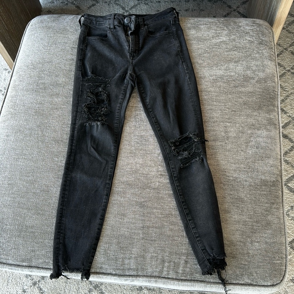 Black American eagle ankle cut jeans